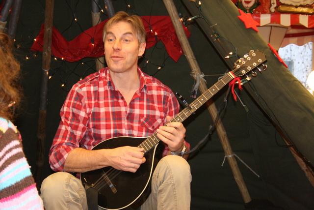 gal/2010/2010 Saitentwist Mayersche Buchhandlung Essen 03.12.Lesezelt Frau Kuehn Verein/2010 Saitentwist Mayersche 03.12. Lesezelt Frau Kuehn Essen 014.jpg